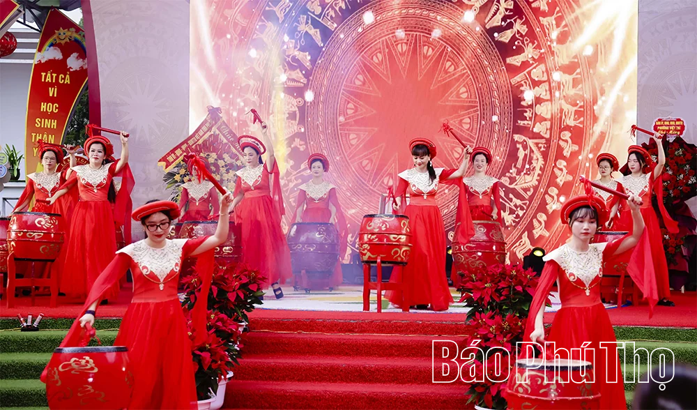 Rộn rã ngày khai trường trên quê hương đất Tổ