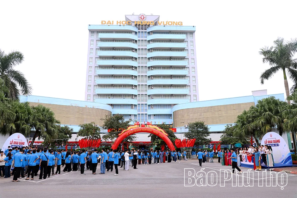 Rộn rã ngày khai trường trên quê hương đất Tổ