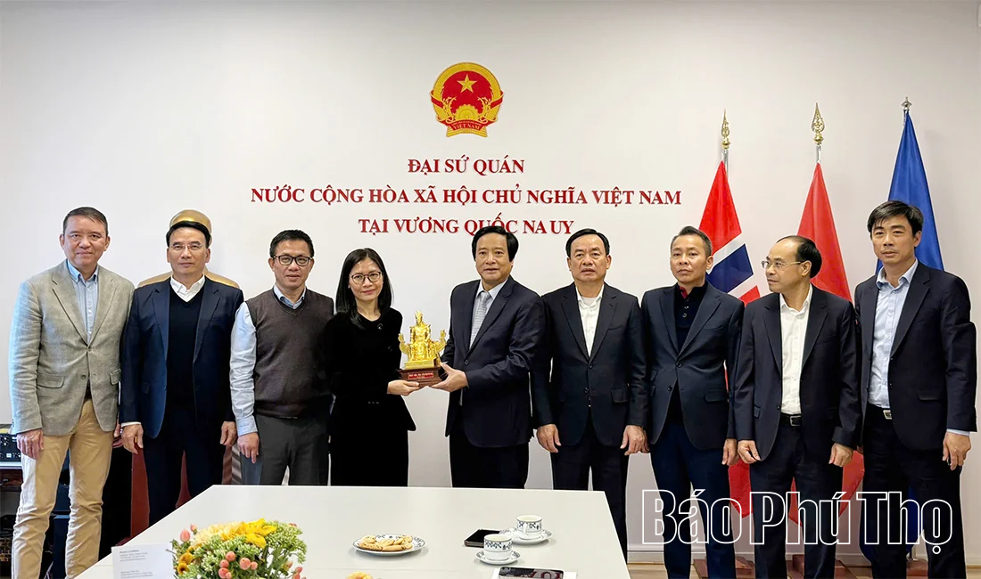 Đoàn công tác tỉnh Phú Thọ thăm và làm việc với Đại sứ quán Việt Nam tại Vương quốc Na Uy