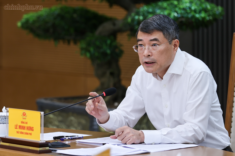Thủ tướng: Kiểm soát chặt chẽ giá thành từ gốc với thuốc, thiết bị y tế; cương quyết loại bỏ mọi chi phí trung gian