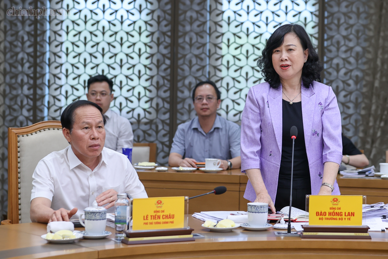 Thủ tướng: Kiểm soát chặt chẽ giá thành từ gốc với thuốc, thiết bị y tế; cương quyết loại bỏ mọi chi phí trung gian