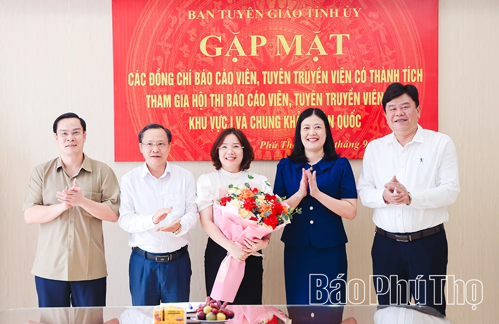 Gặp mặt, biểu dương báo cáo viên, tuyên truyền viên giỏi năm 2026
