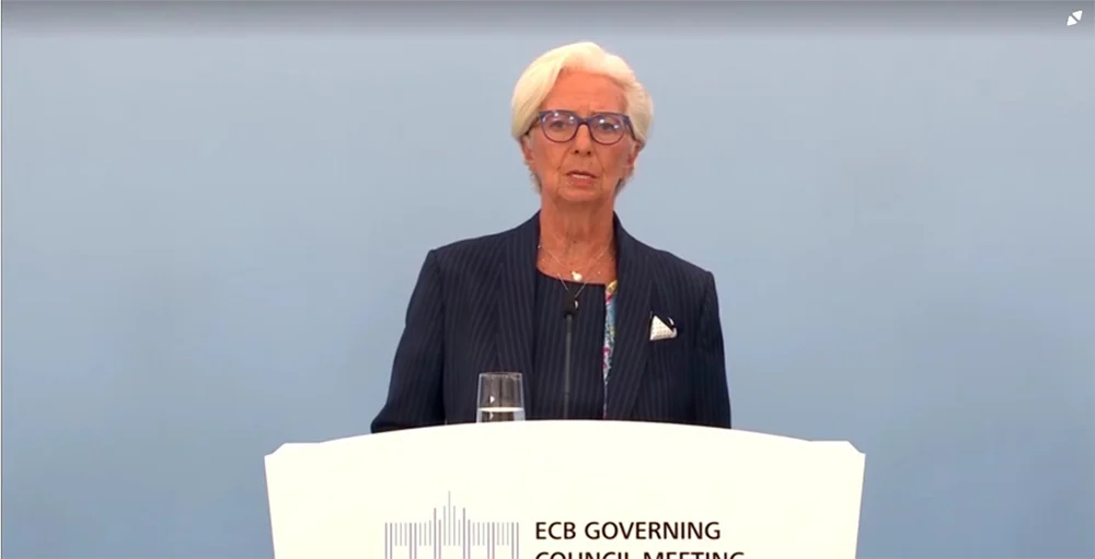ECB nâng lãi suất, cảnh báo rủi ro lạm phát gia tăng do giá năng lượng