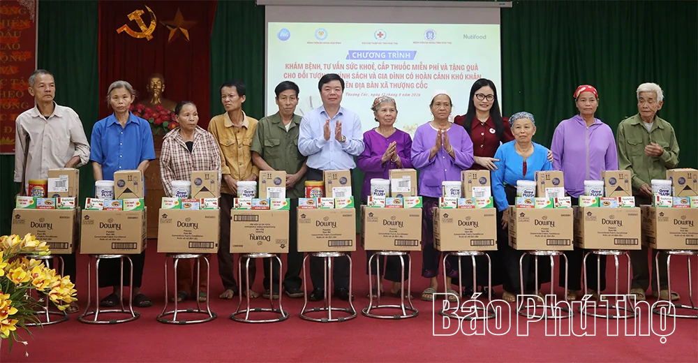 Khám bệnh, cấp thuốc miễn phí và tặng 200 suất quà cho người dân xã Thượng Cốc