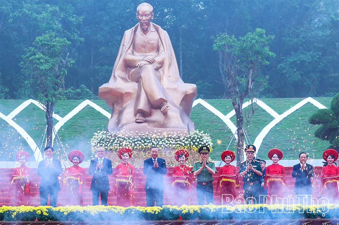 Kỷ niệm 72 năm Ngày Bác Hồ về thăm Đền Hùng và khánh thành Tượng đài “Bác Hồ với ngày hội non sông”