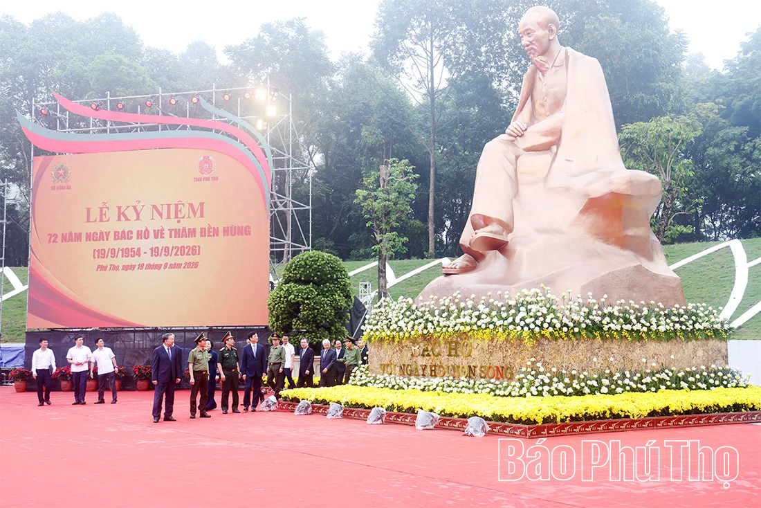 Kỷ niệm 72 năm Ngày Bác Hồ về thăm Đền Hùng và khánh thành Tượng đài “Bác Hồ với ngày hội non sông”