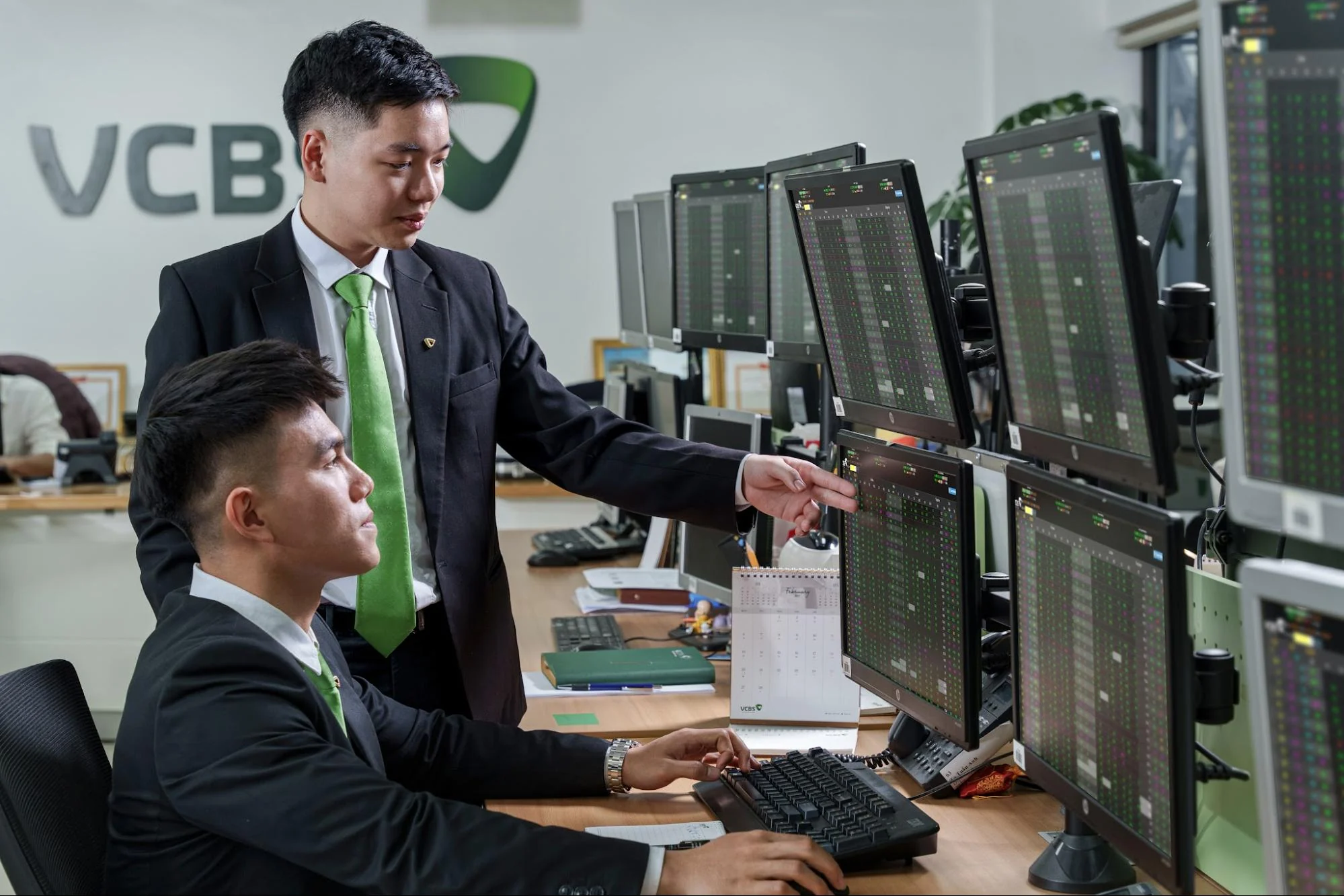 Làm thế nào để hạn chế xu hướng giao dịch theo cảm xúc?