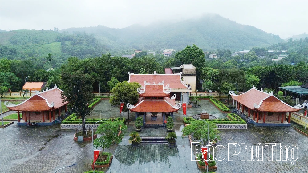 Đất quê in dấu chân Người