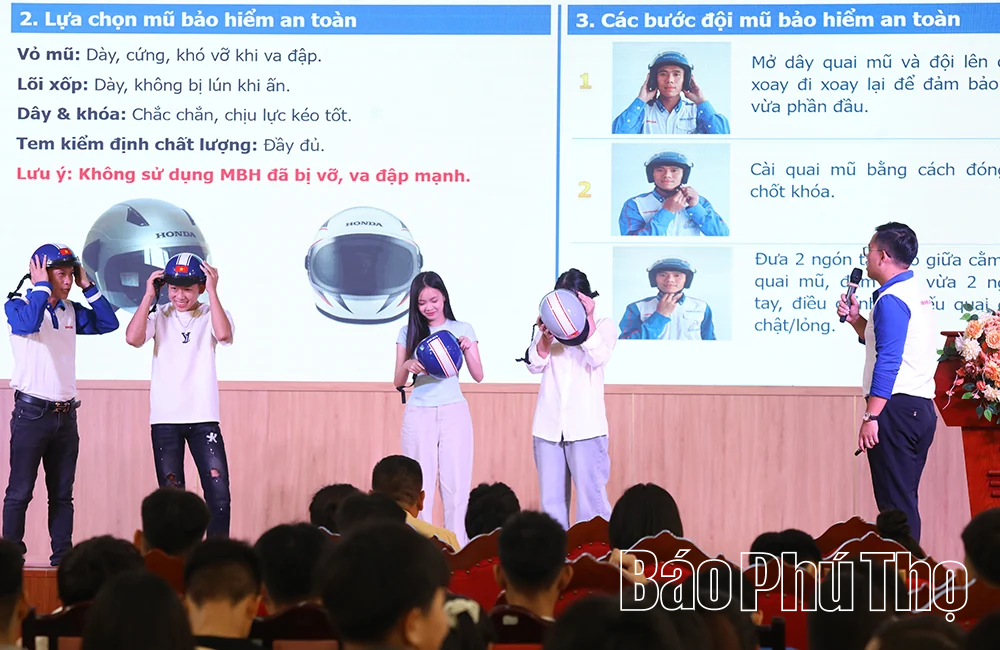 Tuyên truyền pháp luật, hướng dẫn kỹ năng lái xe an toàn cho 400 học sinh