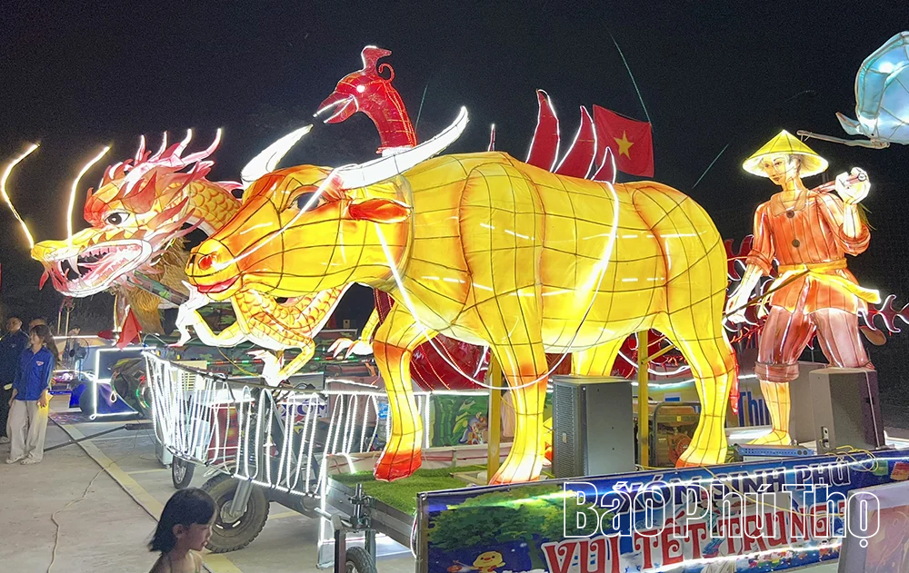 Thổ Tang tổ chức “Đêm hội Trăng rằm tuổi thơ”, trao 57 suất quà tặng thiếu nhi có hoàn cảnh khó khăn