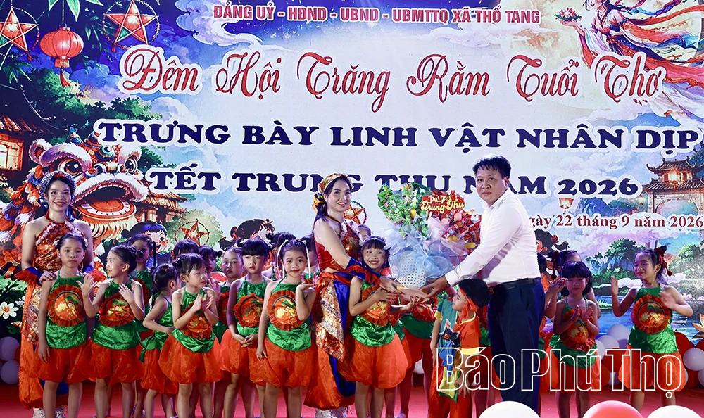 Thổ Tang tổ chức “Đêm hội Trăng rằm tuổi thơ”, trao 57 suất quà tặng thiếu nhi có hoàn cảnh khó khăn
