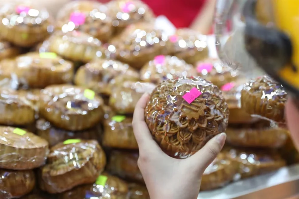 Uống trà không đốt cháy lượng đường trong bánh Trung thu