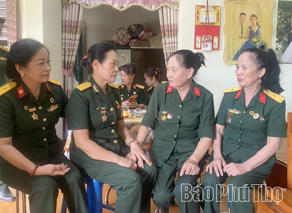 “Nhành lan tím” giữa đời thường