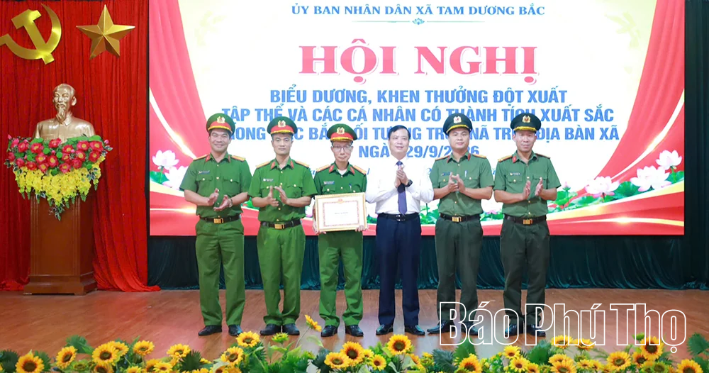 Khen thưởng đột xuất tập thể, cá nhân bắt giữ đối tượng truy nã