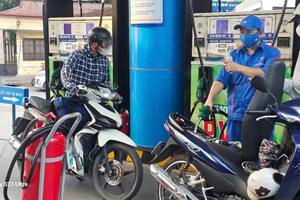 Giá xăng tăng phiên thứ năm liên tiếp