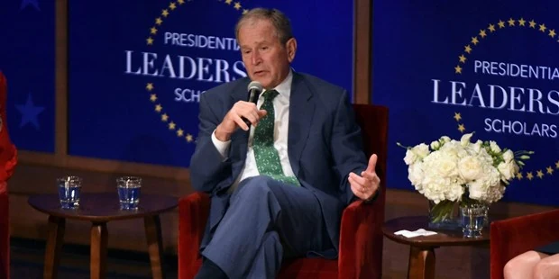 Cựu Tổng thống Bush: Sự bất công và nỗi sợ hãi đang bóp nghẹt đất nước