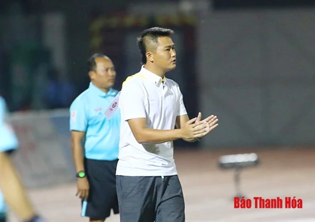 Người lên ngựa, kẻ chia bào…