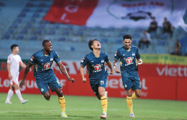 “Vồ hụt” 2 ngôi sao V.League, CLB TP HCM đủ sức trụ hạng?; Mason Mount mặc áo số mấy ở MU?