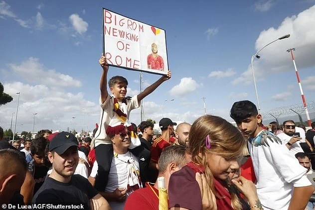 Romelu Lukaku: Sau vị đắng của sự ghét bỏ có phải là giọt mật của tình yêu?