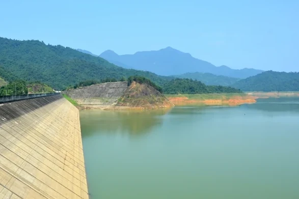 18 giờ chiều nay (24/7), hồ Cửa Đạt xả lũ 