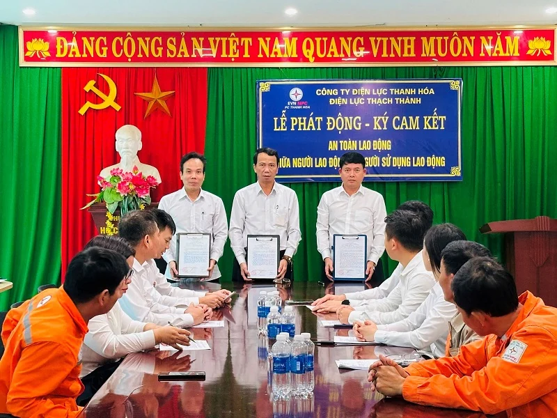 Điện lực Thạch Thành phát động ký cam kết an toàn lao động