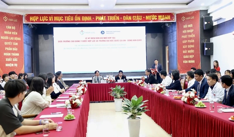 Ký biên bản ghi nhớ hợp tác giữa Trường Cao đẳng Y Dược Hợp Lực và Trường Đại học quốc gia Andong Hàn Quốc 