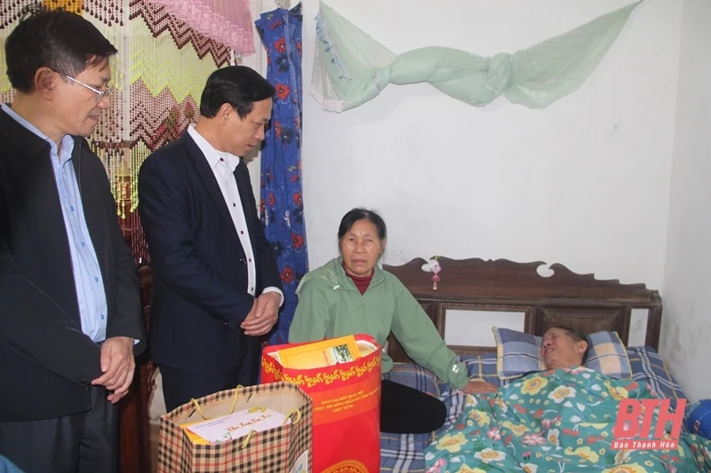 Phó trưởng Đoàn ĐBQH tỉnh Mai Văn Hải thăm, tặng quà Tết tại các địa phương