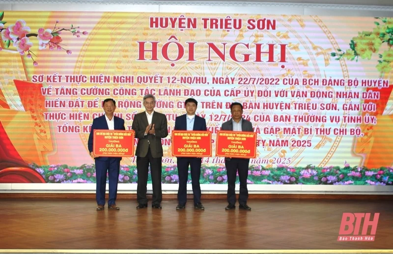 Triệu Sơn: Tiếp tục đẩy mạnh tuyên truyền, vận động Nhân dân hiến đất mở rộng đường giao thông nông thôn