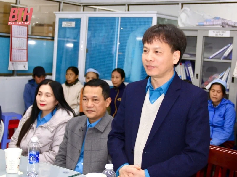 LĐLĐ tỉnh thăm, chúc tết doanh nghiệp và tặng quà cho đoàn viên, người lao động khó khăn