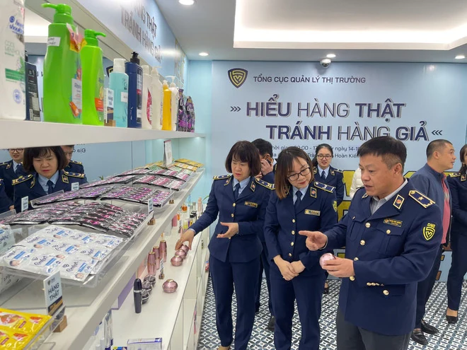 Trưng bày 500 sản phẩm giúp người tiêu dùng hiểu hàng thật, tránh hàng giả