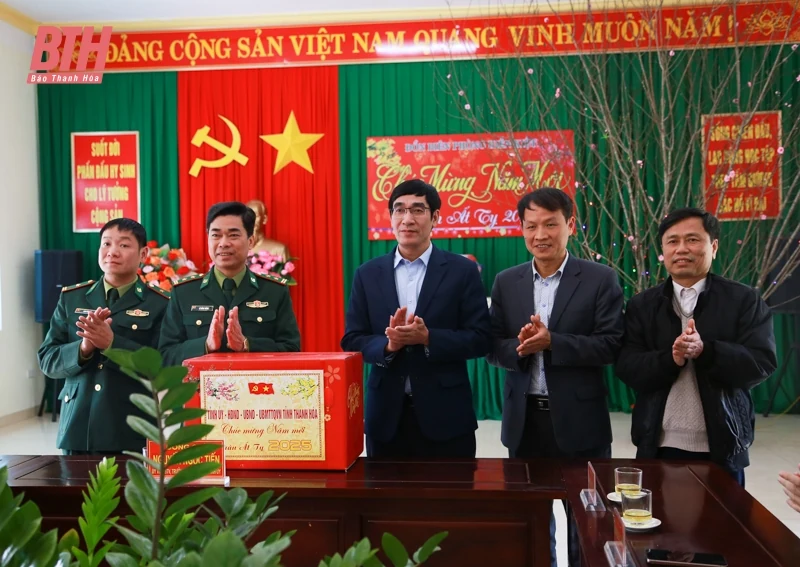 Trưởng Ban Nội chính Tỉnh ủy Nguyễn Ngọc Tiến thăm, kiểm tra tình hình sản xuất và đời sống Nhân dân huyện Quan Hóa