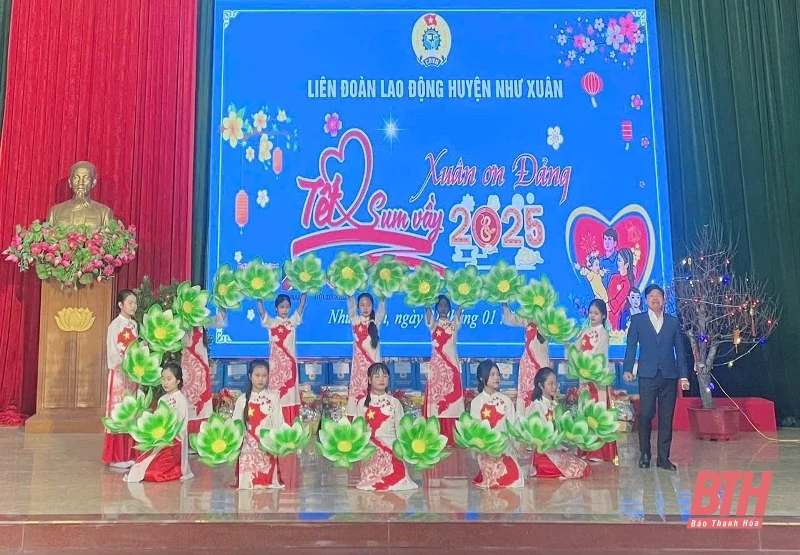 Ấm áp chương trình “Tết sum vầy - Xuân ơn Đảng” 2025 tại huyện Như Xuân 