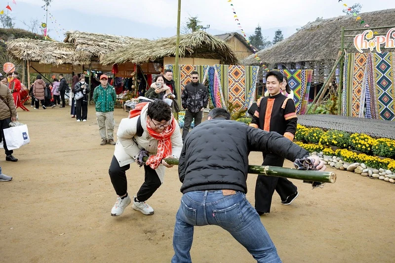 Khu du lịch Sun World Fansipan Legend đón hàng nghìn lượt khách trong ngày khai mạc Hội xuân mở Cổng Trời