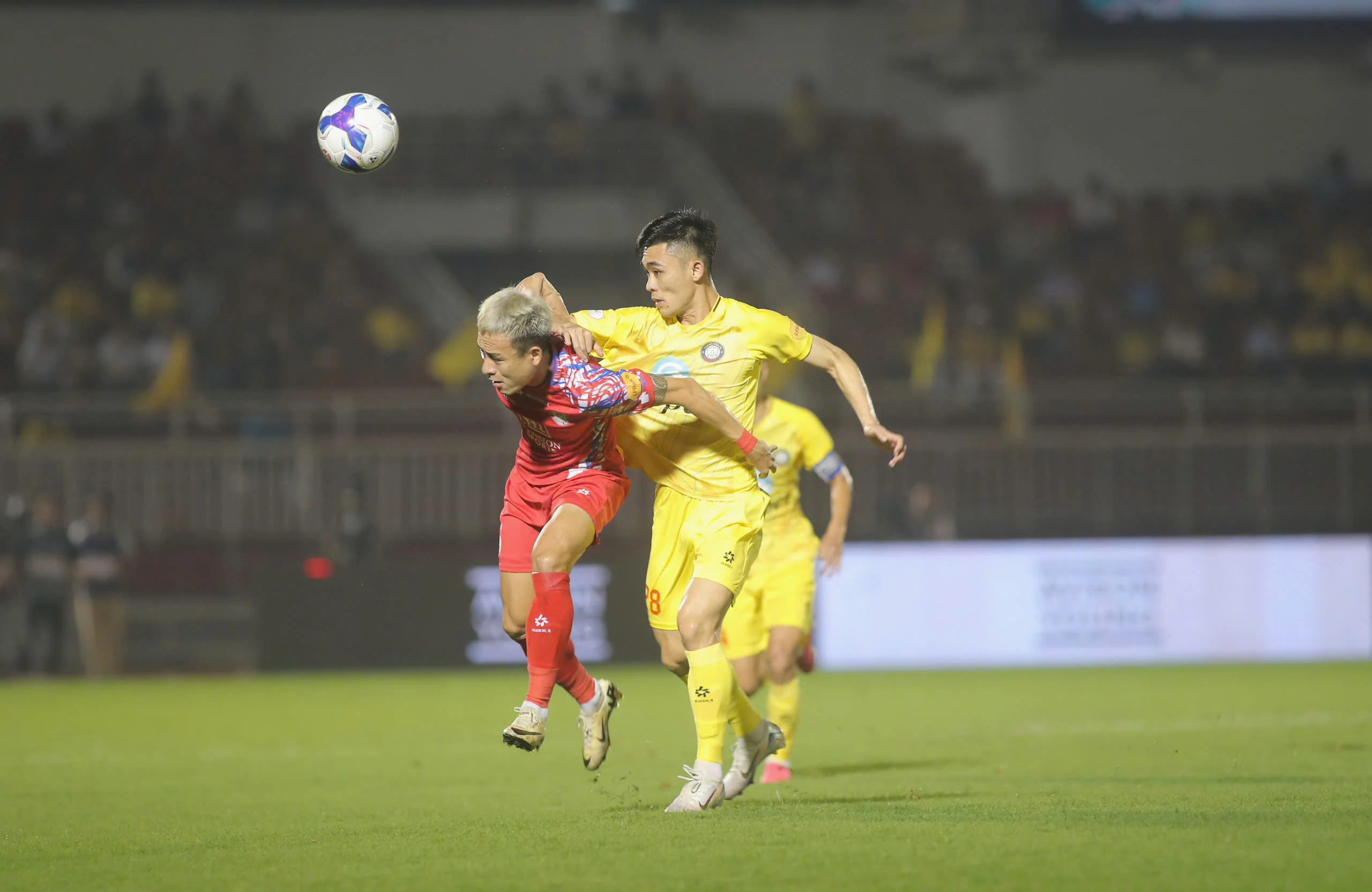 Doãn Ngọc Tân ghi siêu phẩm, Đông Á Thanh Hoá hoà tiếc nuối trên sân Thống Nhất