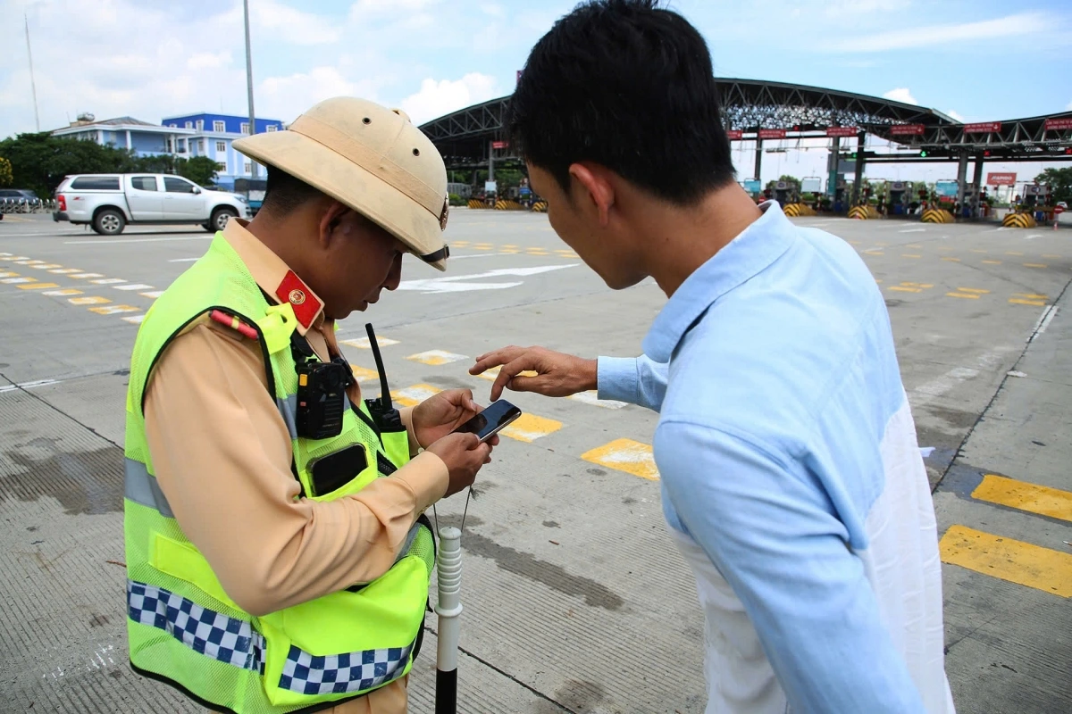 Cục CSGT thông tin về 2 hình thức cấp, đổi giấy phép lái xe online