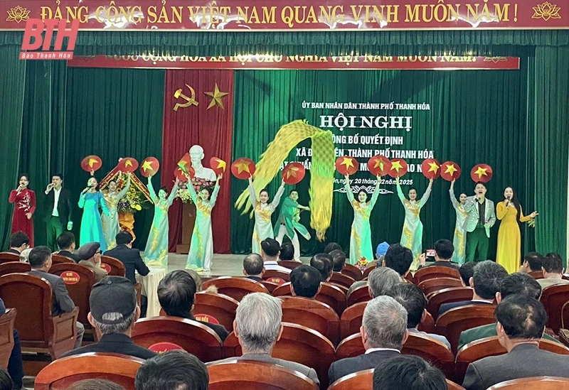 Xã Đông Yên đón nhận quyết định công nhận xã đạt chuẩn NTM nâng cao