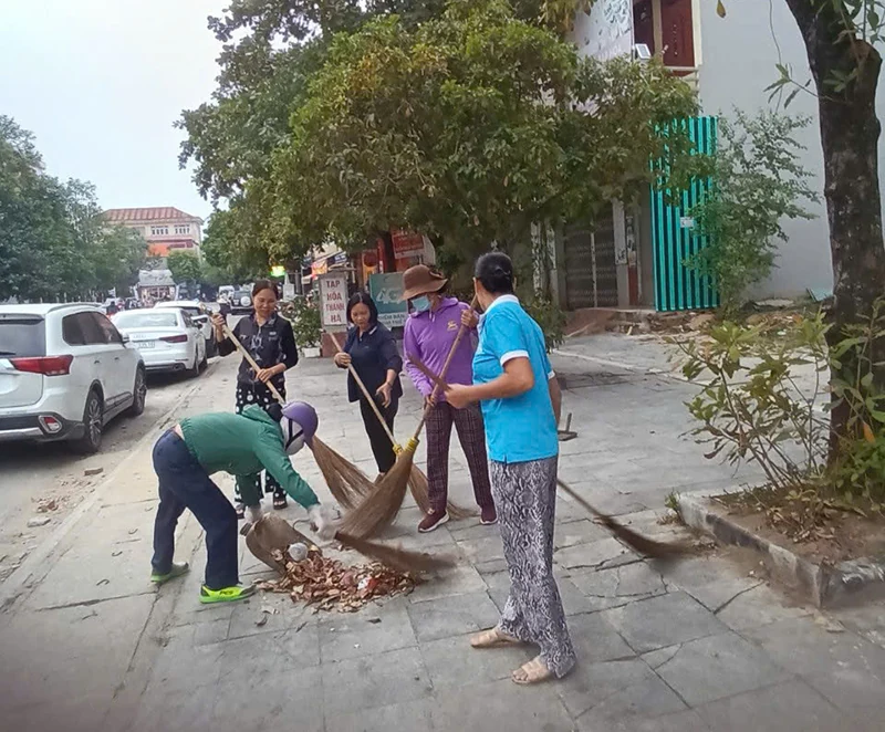 Chi hội trưởng phụ nữ tổ dân phố Phan Bội Châu tận tâm vì công việc