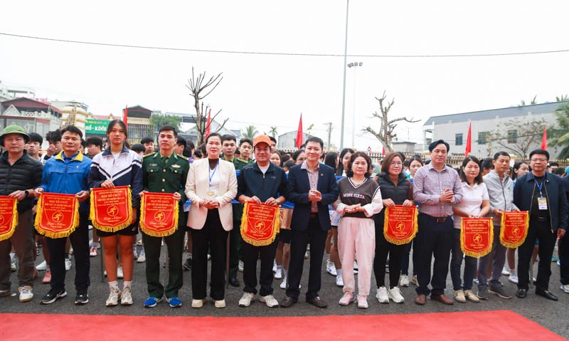 Hậu Lộc: Gần 1.200 người tham gia phát động “Toàn dân rèn luyện thân thể theo gương Bác Hồ” và Ngày chạy Olympic