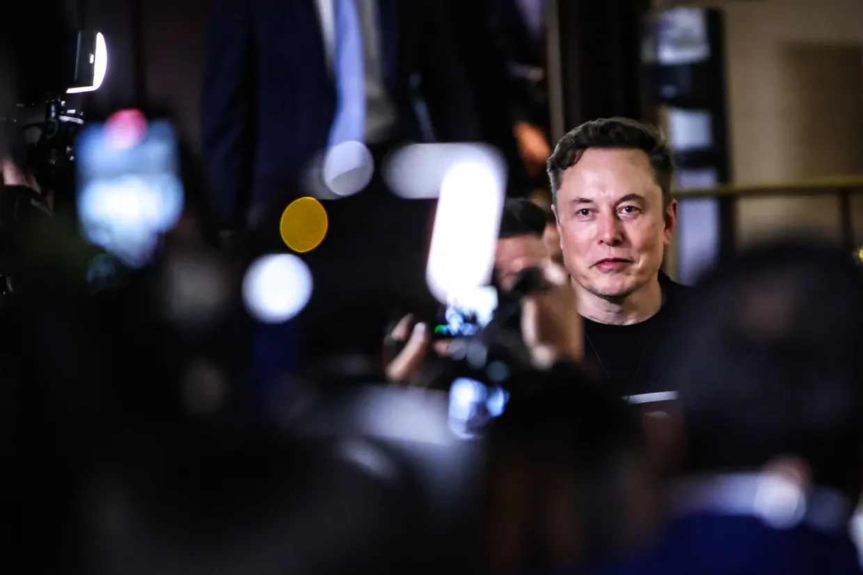 Elon Musk: Tiền tuyến của Ukraine sẽ sụp đổ nếu Starlink bị tắt