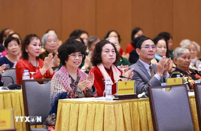 Thủ tướng: Cần có thêm giải thưởng vinh danh phụ nữ xuất sắc trên các lĩnh vực