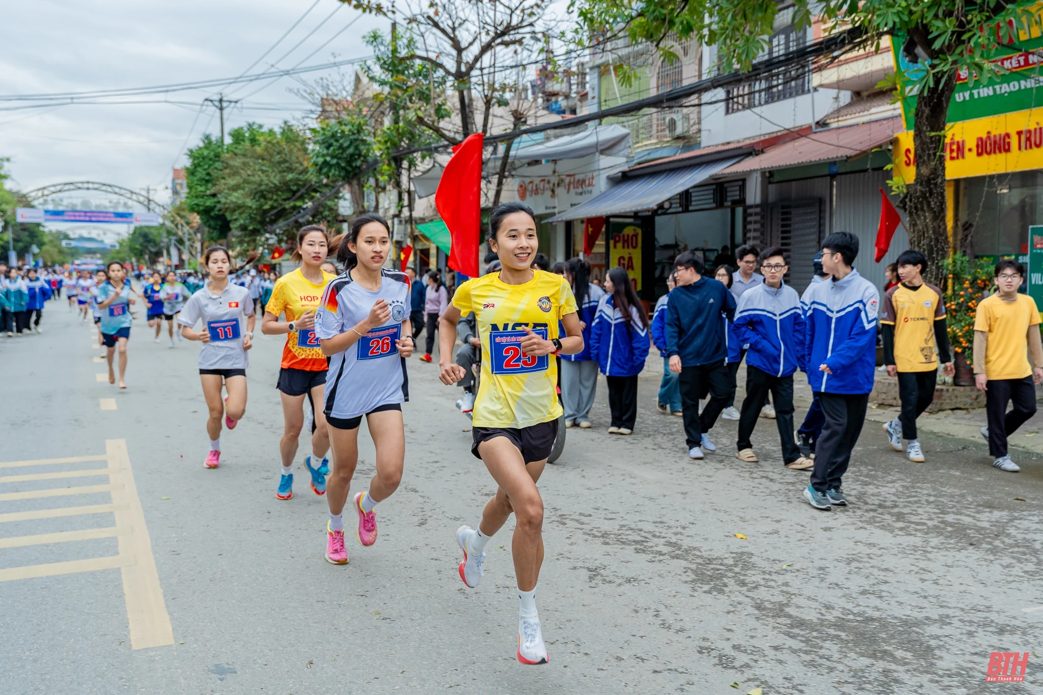 Lan tỏa tinh thần “Chạy vì sức khỏe cộng đồng” trên đường chạy việt dã Báo Thanh Hoá 