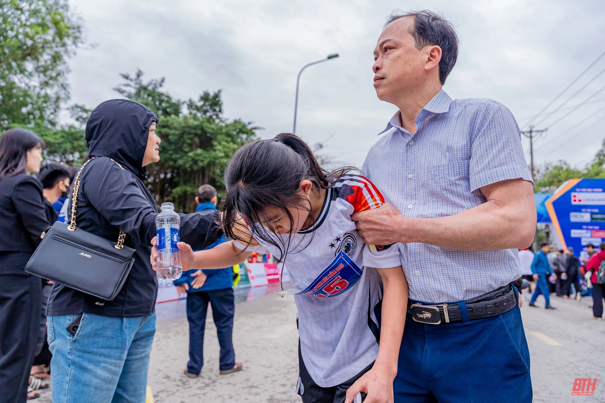 Lan tỏa tinh thần “Chạy vì sức khỏe cộng đồng” trên đường chạy việt dã Báo Thanh Hoá 