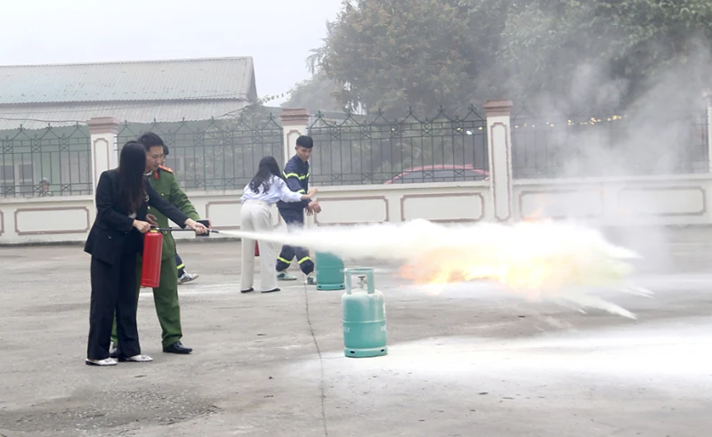 2.500 người tham gia hoạt động tuyên truyền, trải nghiệm, thực hành chữa cháy và cứu nạn, cứu hộ 