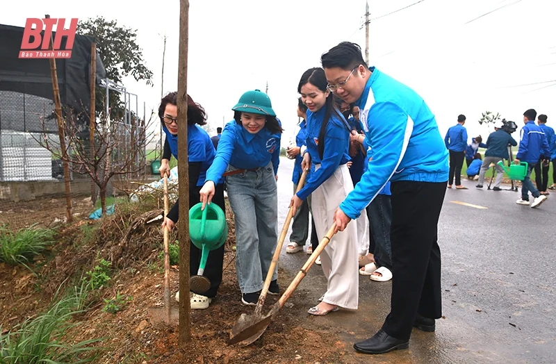 Xung kích, đi đầu trong các phong trào thi đua