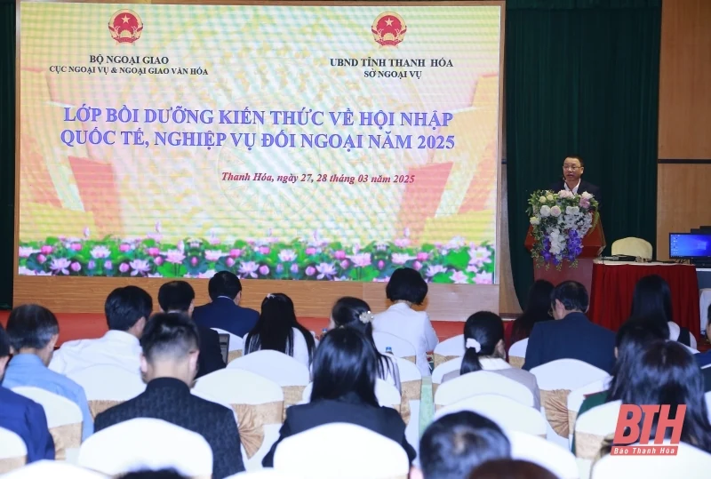 Bồi dưỡng kiến thức hội nhập quốc tế, nghiệp vụ đối ngoại