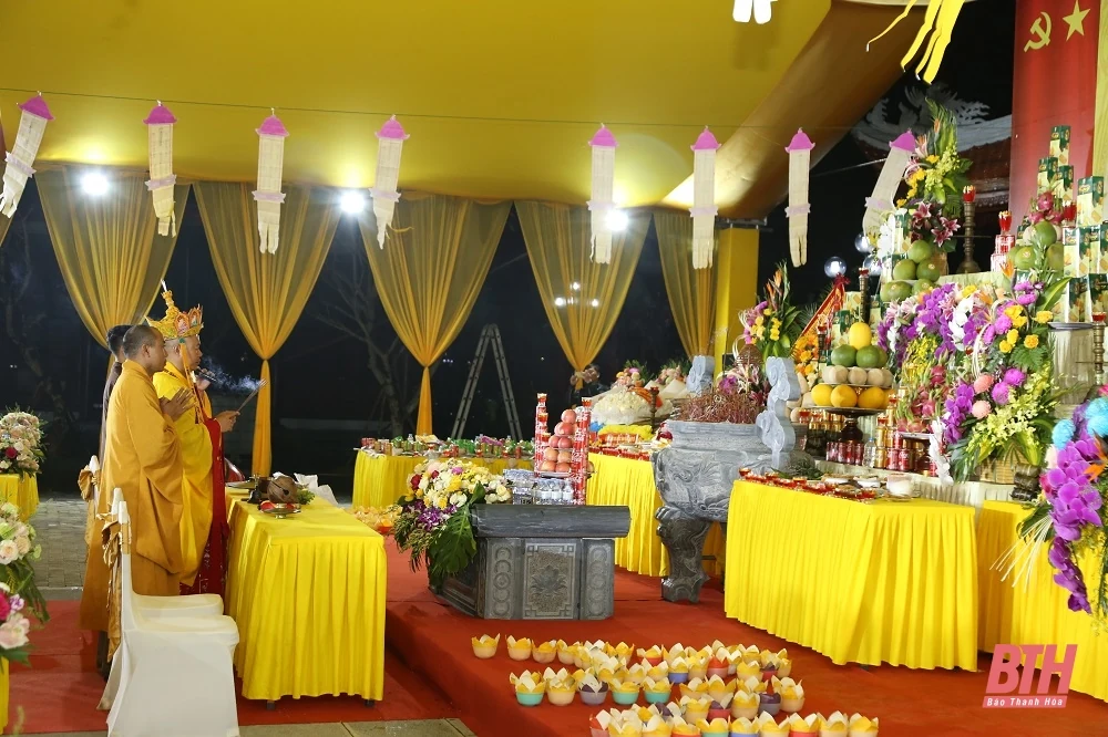 Lễ cầu siêu tri ân các Anh hùng liệt sĩ hy sinh tại mặt trận Hàm Rồng và các giáo viên, học sinh hy sinh trên công trường đắp đê sông Mã