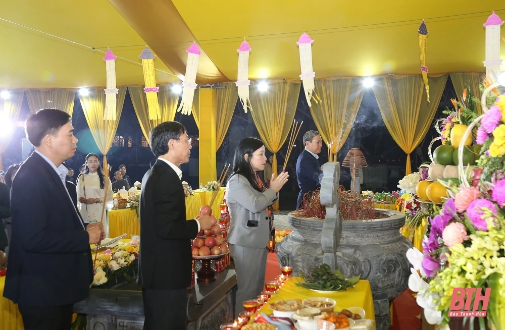 Lễ cầu siêu tri ân các Anh hùng liệt sĩ hy sinh tại mặt trận Hàm Rồng và các giáo viên, học sinh hy sinh trên công trường đắp đê sông Mã