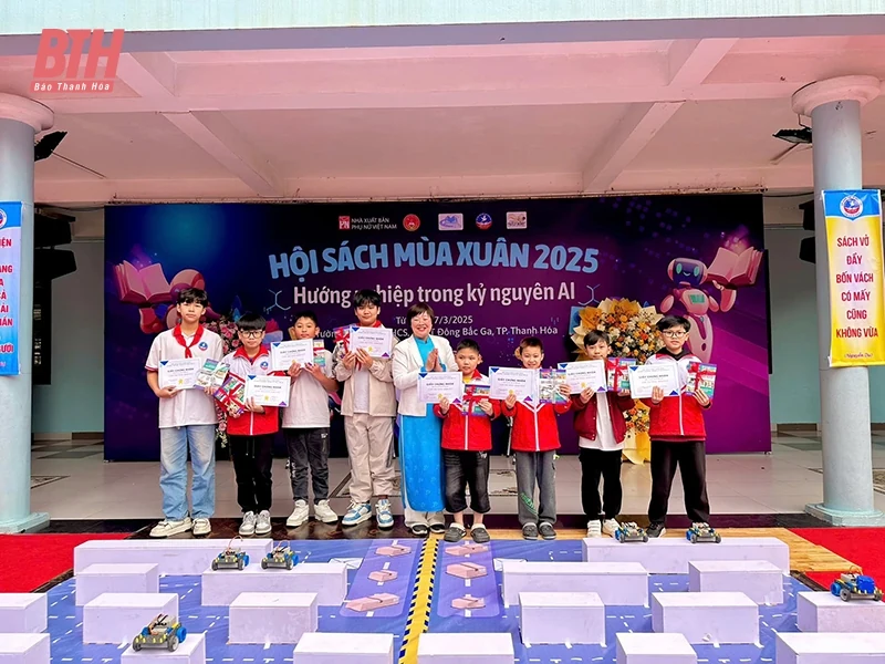 Giúp học sinh làm quen với lập trình, điều khiển Robot trong kỷ nguyên số