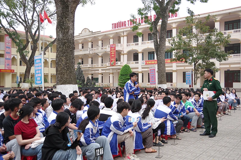 Học viện Khoa học Quân sự tuyên truyền, hướng nghiệp tuyển sinh quân sự tại tỉnh Thanh Hóa