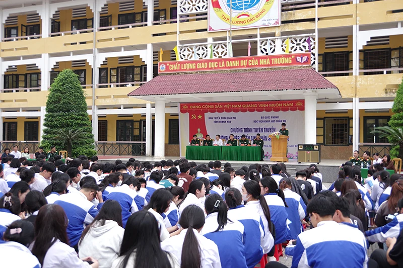 Học viện Khoa học Quân sự tuyên truyền, hướng nghiệp tuyển sinh quân sự tại tỉnh Thanh Hóa